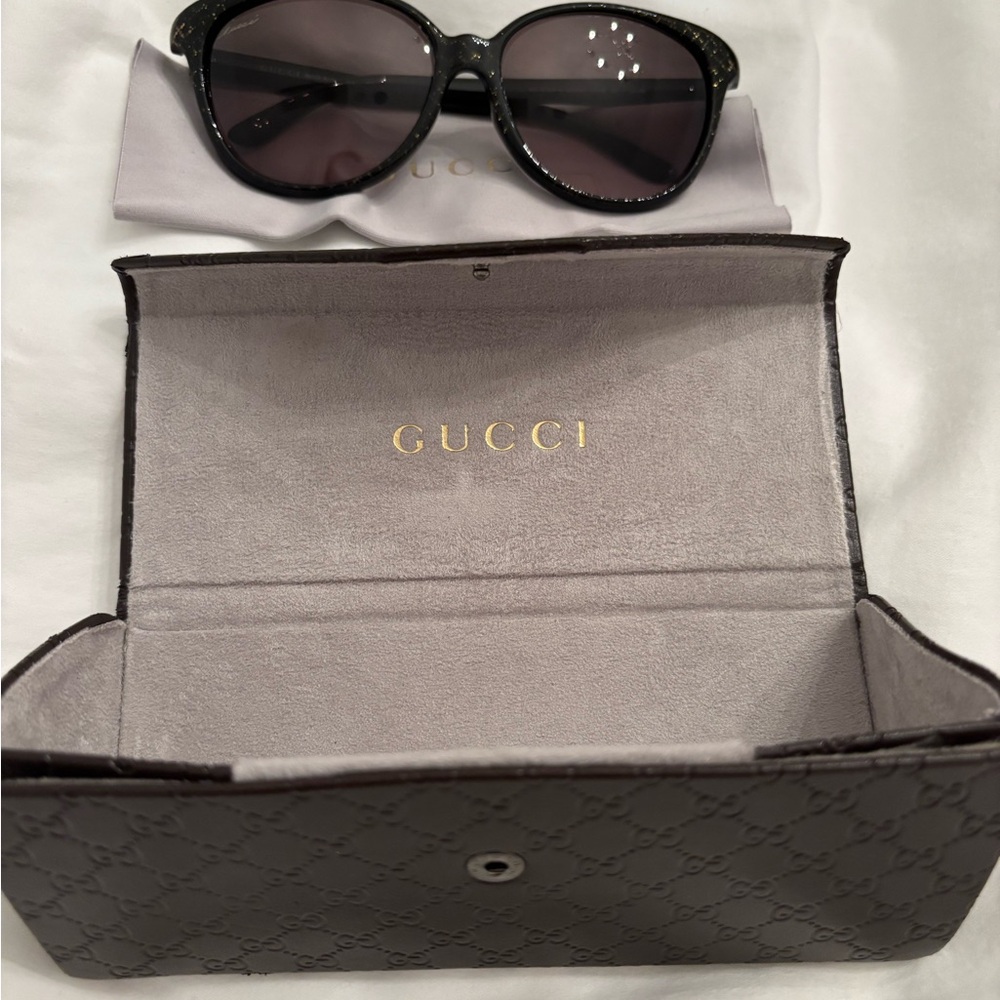 Gucci Black/Gold Sunglasses